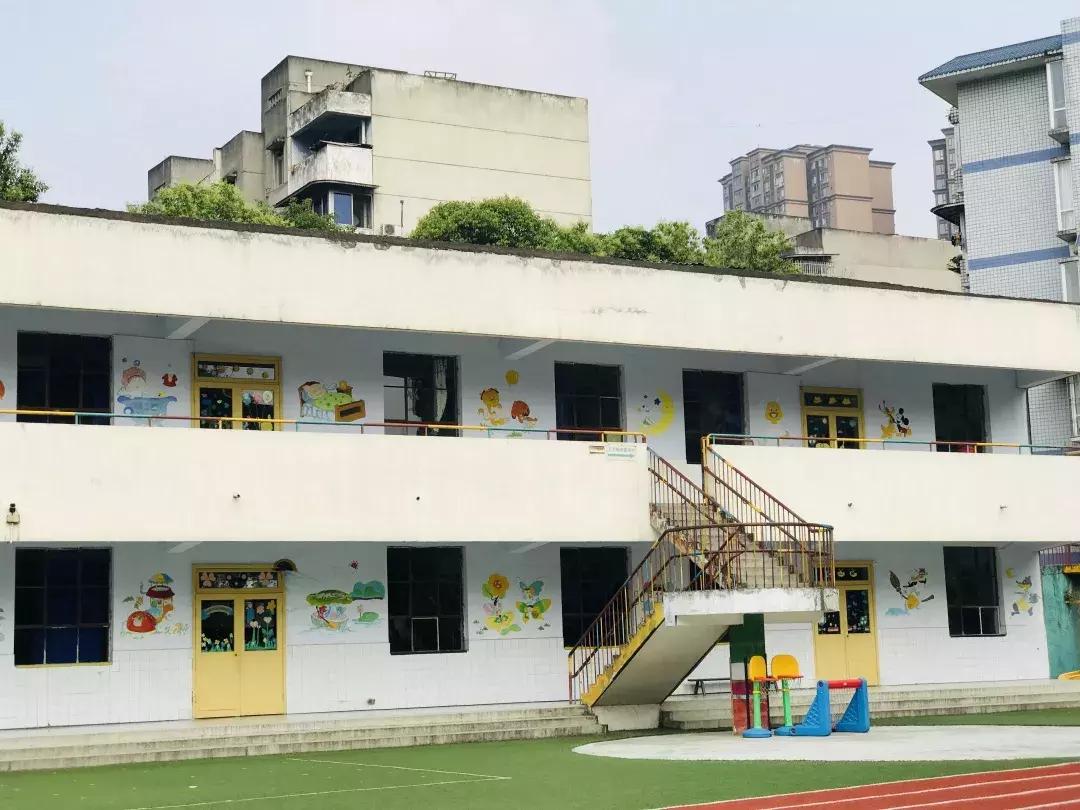 每个郫筒二小毕业的，都是在石牛公园耍大的