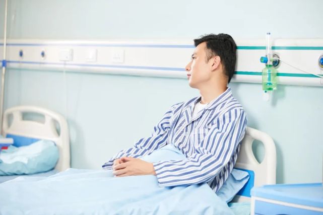 胸腔有拳头那么大的瘤严重吗,胸腔长了个八公分囊性肿瘤