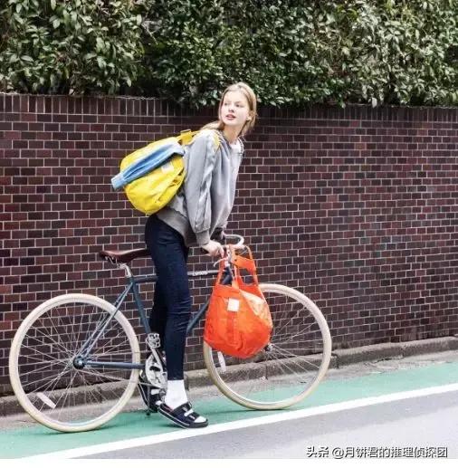 日本女生穿凉鞋配袜子,日本漂亮女生穿凉鞋