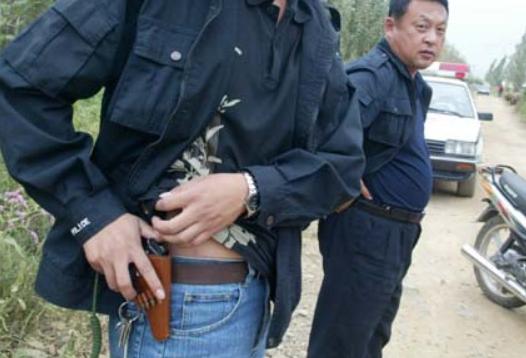 警察一旦弄丢枪支,会受到多么严重的处罚?后果让人难以承受