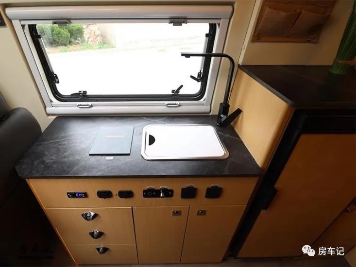 舒适实用，随心出游！卫航V590给您保姆车的大气和空间