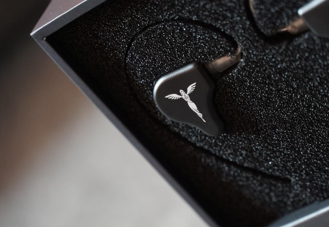 国产HIFI耳机个个都成精谈谈那个让烧友少女心爆棚的“地摊塞”