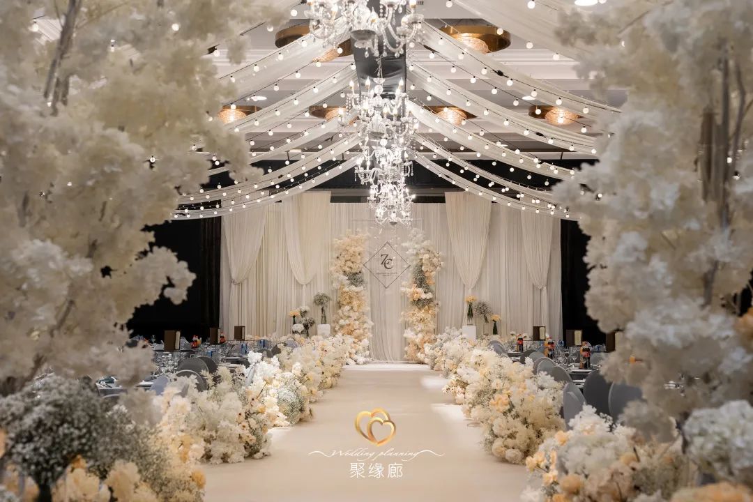 香槟色的寓意是我只钟情你一人,温柔的香槟轻奢婚礼