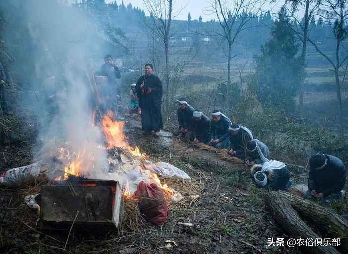 中国农村老人去世后的风俗,关于农村老人去世的风俗
