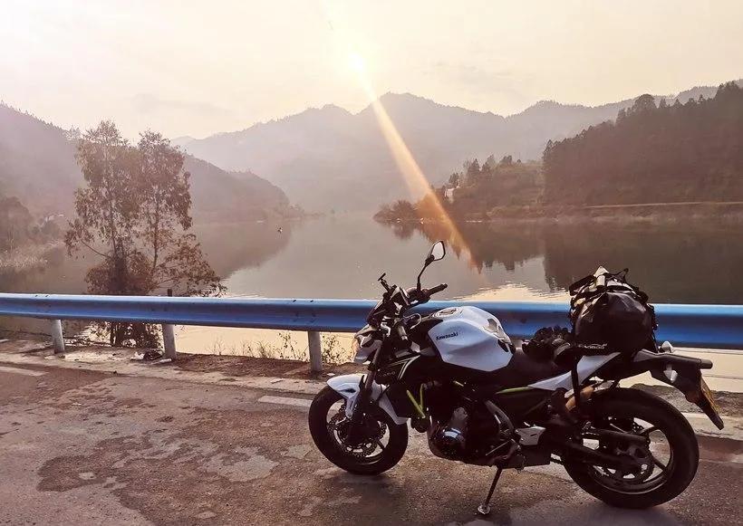 贵阳小伙骑摩托到拉萨,贵州小伙骑川崎去西藏