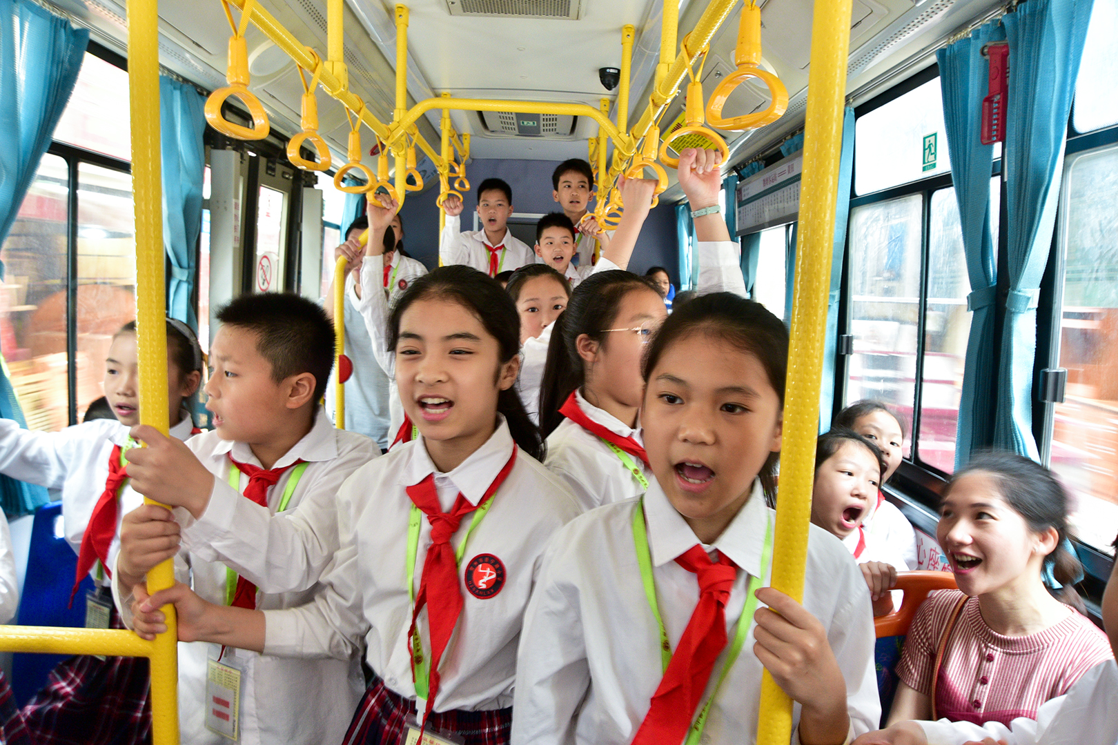 小学敬老孝贤月活动总结,尊老敬老教育活动报道