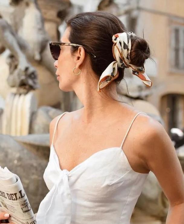 丝巾绑手腕教程,绑丝巾其实很简单