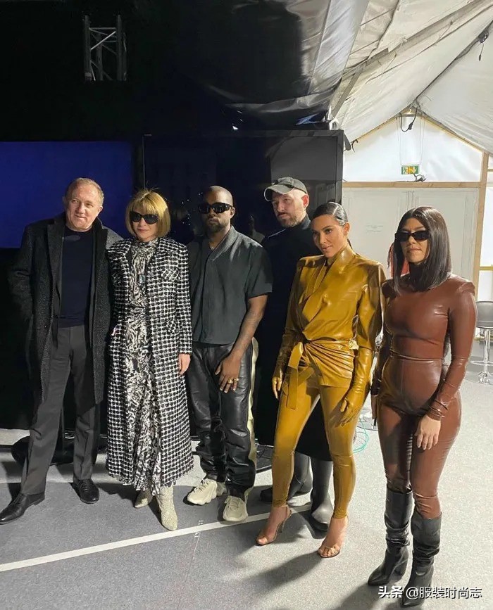 侃爷yeezy衣服,yeezy侃爷现在在干什么