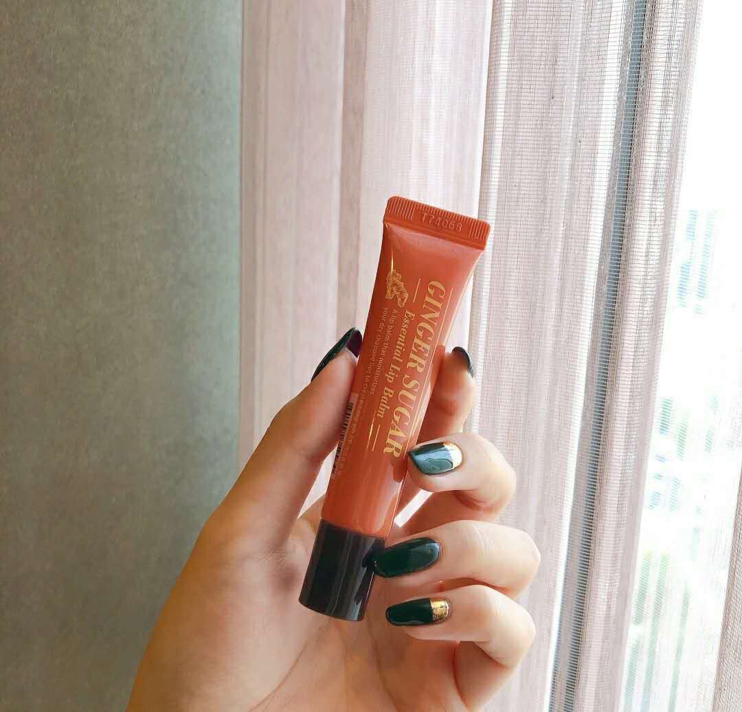 又贵又不好看的口红,口红推荐涂上非常滋润非常光滑