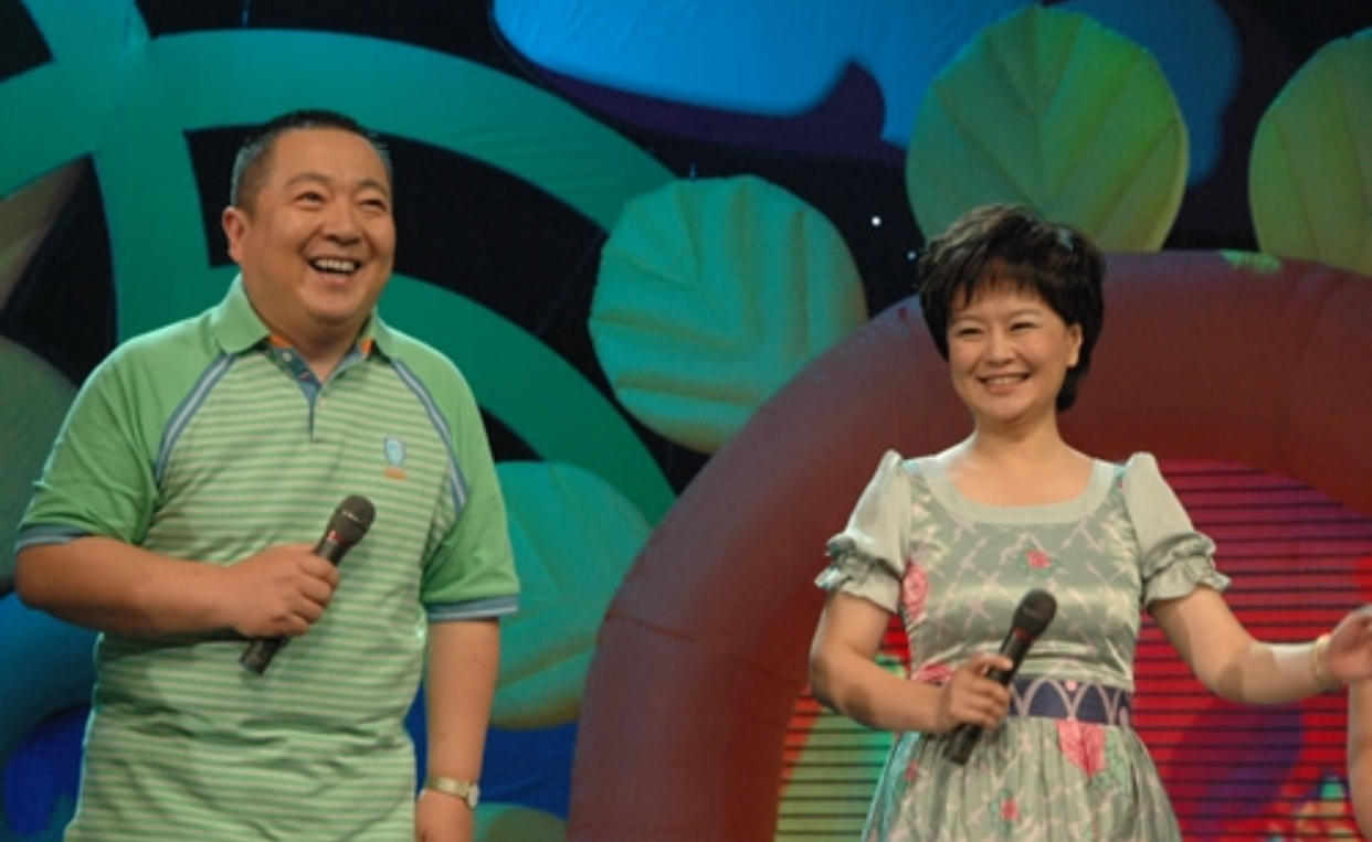 高龄生子、嫁神秘富商、退休成网红，“童年回忆”们变样了吗？