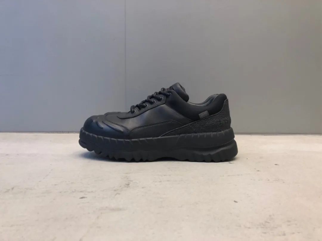 有买鞋焦虑的人看看它，让你的脚趾头也能穿上「极简」和「先锋」