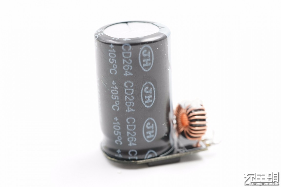 联想口红氮化镓充电器,联想氮化镓充电器对比测评