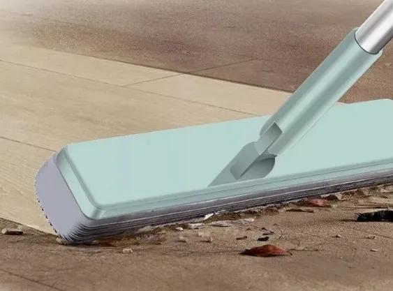 地板用什么拖把拖得比较干净,拖把轻轻拖几下地板就变干净了