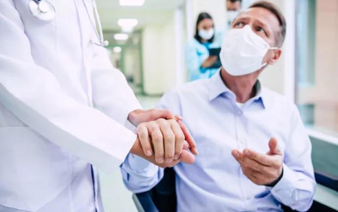 抑郁症：如何应对严重的抑郁症？首选的治疗方案是什么？