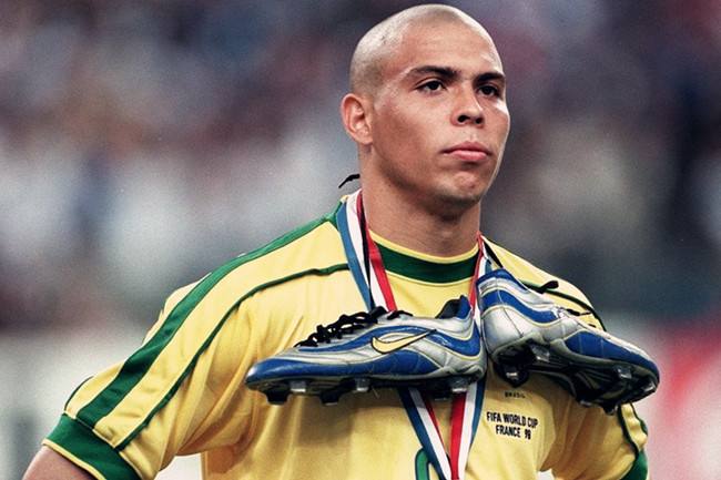 外星人罗纳尔多搞笑视频,外星人罗纳尔多钟摆过人