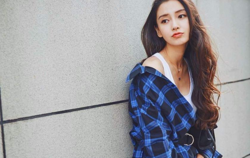 baby拇指受伤,baby手指摔骨折的画面