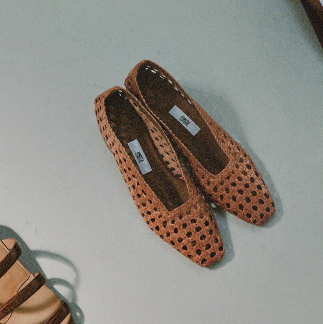 今年最火的4款凉鞋清爽又时髦,一双土到极致的凉鞋就是潮