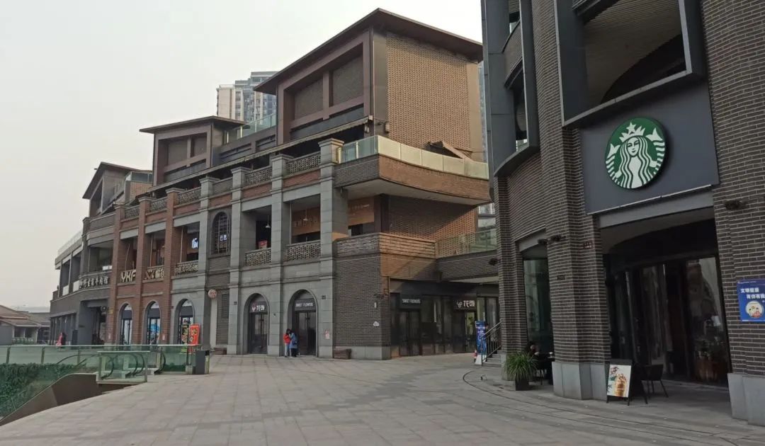 号外!重庆网红磁器口旁惊现无人区,网红打卡地缘何沦为空城?