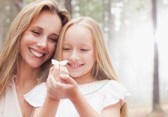 家庭教育大树和树根,孩子能否长成大树取决于父母