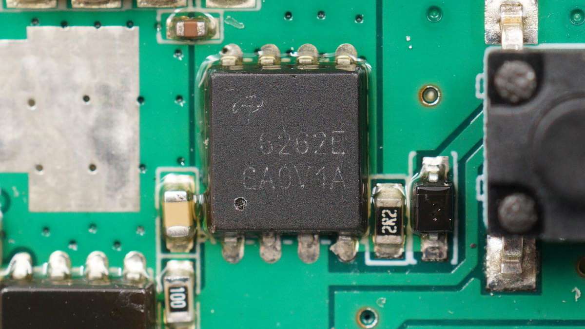 公牛便携式电源拆解,公牛1800w户外电源拆解