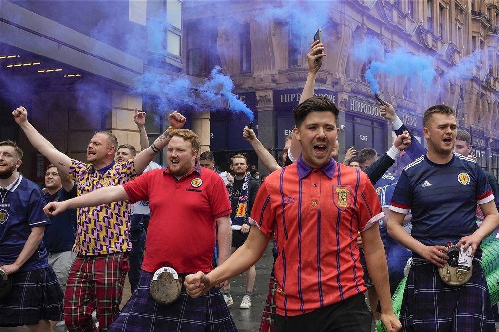 欧洲杯英格兰球迷打架事件,欧洲杯英格兰对意大利赛后采访