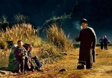 麻面青须不可交的下一句,古语青头麻面不可交什么意思