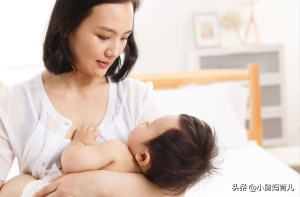孩子喜欢摸着妈妈的胸部睡觉，妈妈觉得幸福，却不知已经害了孩子