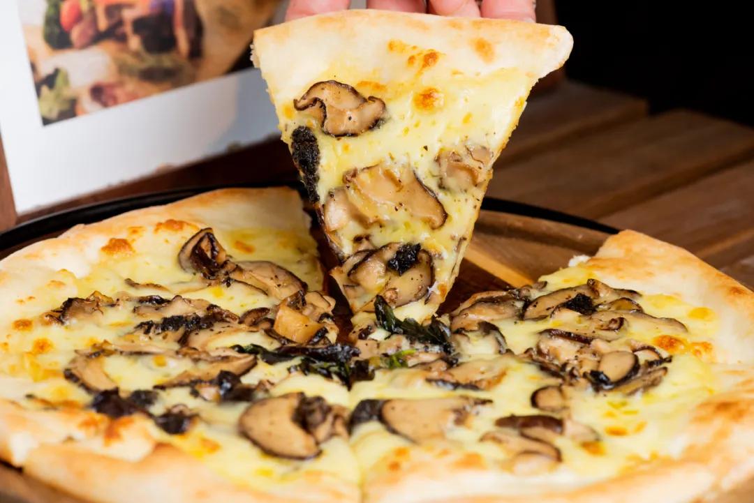 之心城这家餐厅堪称“西餐界CHANEL”,小姐姐们都抢着去