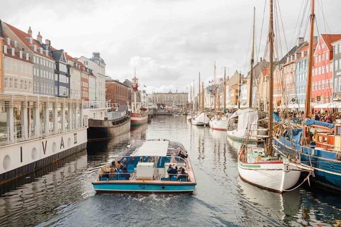 全球最幸福的国家排名图片,全球哪个国家的人民最幸福