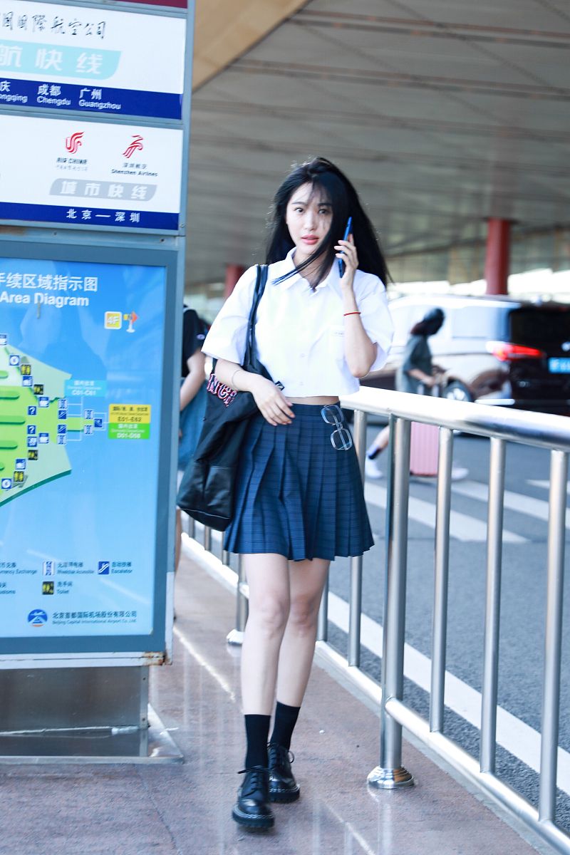 一条一年四季都能穿的万能百褶裙 (早春穿上这件百褶裙又仙又时髦)