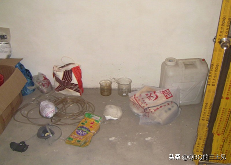 14岁少年模仿黑帮片，凭一己之力建贩毒网，4个月竟成“小毒枭”