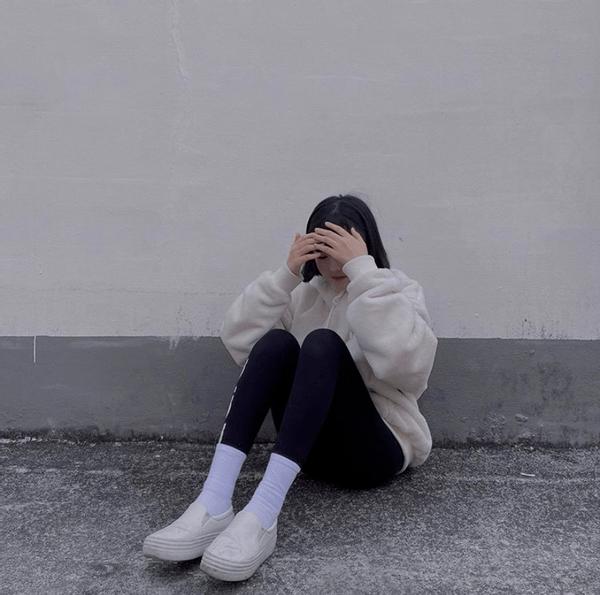 非常流行的鲨鱼裤穿法,鲨鱼裤搭配什么样子的老爹鞋