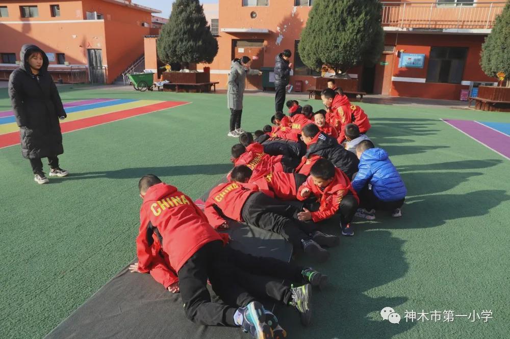 神木第一小学拔河比赛,小学体育优质课简报