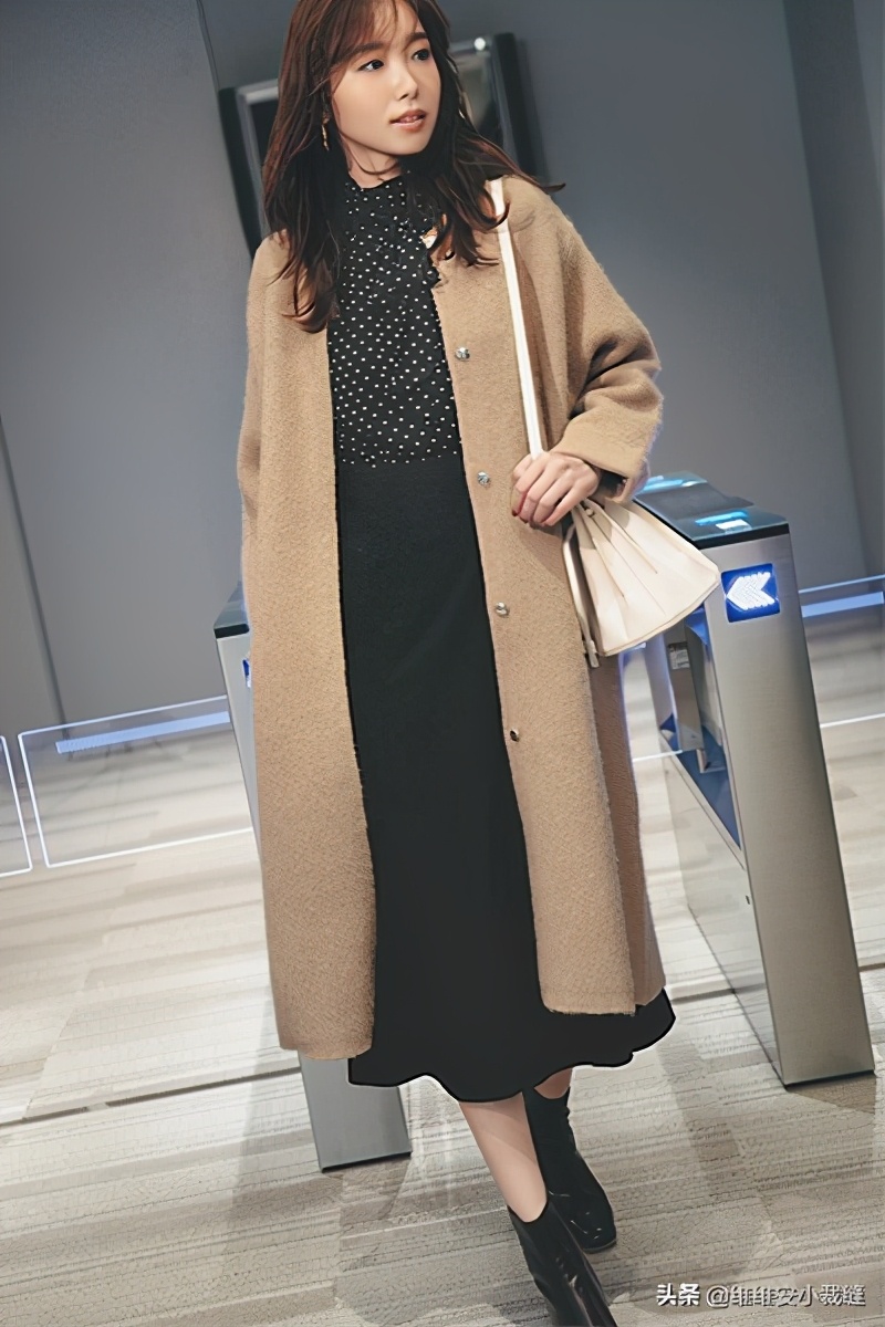 刘雯最新街拍出炉冬天就该这么穿,刘雯惊艳穿衣搭配