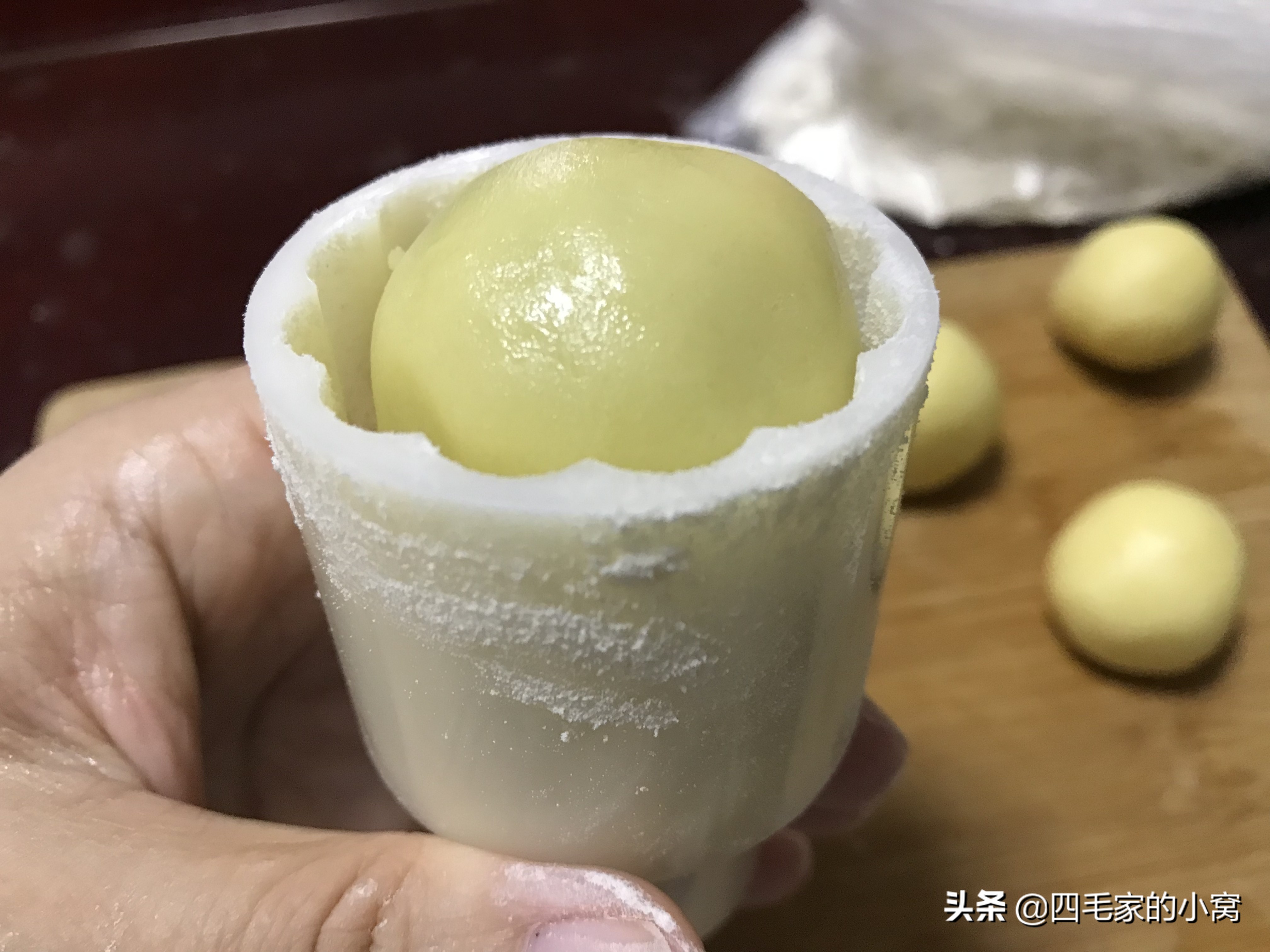 怎样做酥皮月饼最简单的方法,桃酥皮月饼的制作过程视频