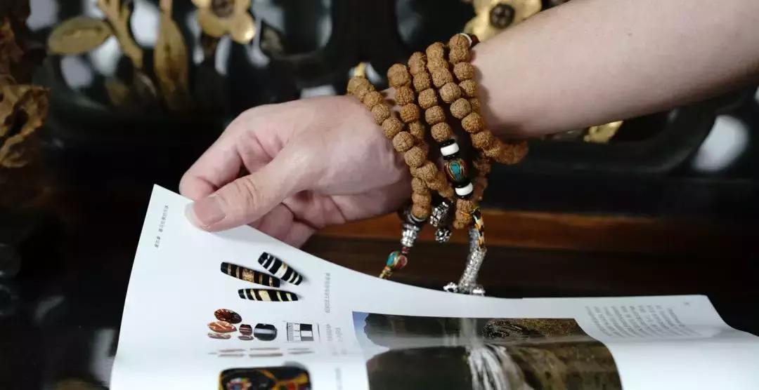 男士戴108蜜蜡串合适吗,男人可以戴石榴石手串吗