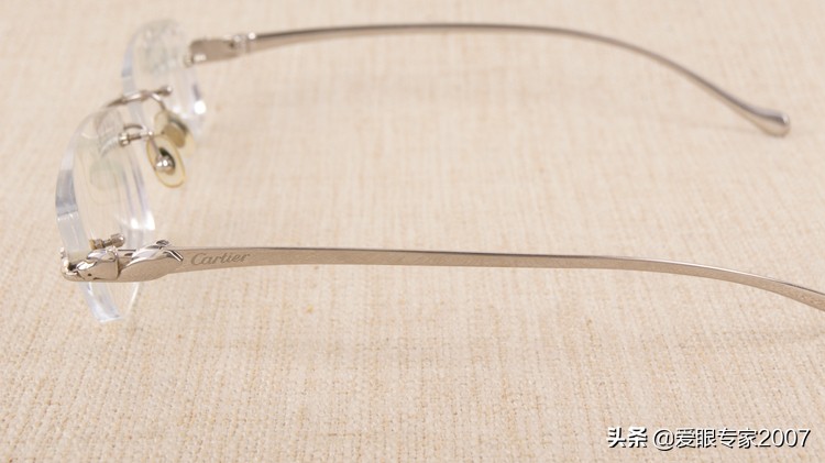 卡地亚眼镜珍贵材质系列,卡地亚眼镜金色的都是什么材质