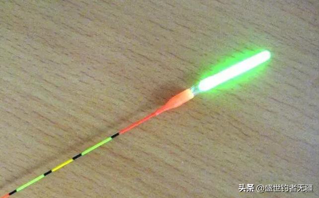 夜钓灯打灯技巧,夜光棒夜钓技巧视频
