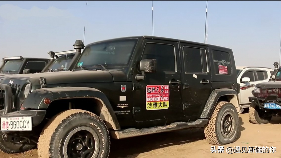 塔克拉玛干沙漠篝火晚会,六轮越野车穿越无人区