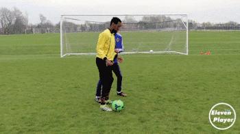 哪些小孩子就能学的足球过人技巧,足球实用的技巧过人