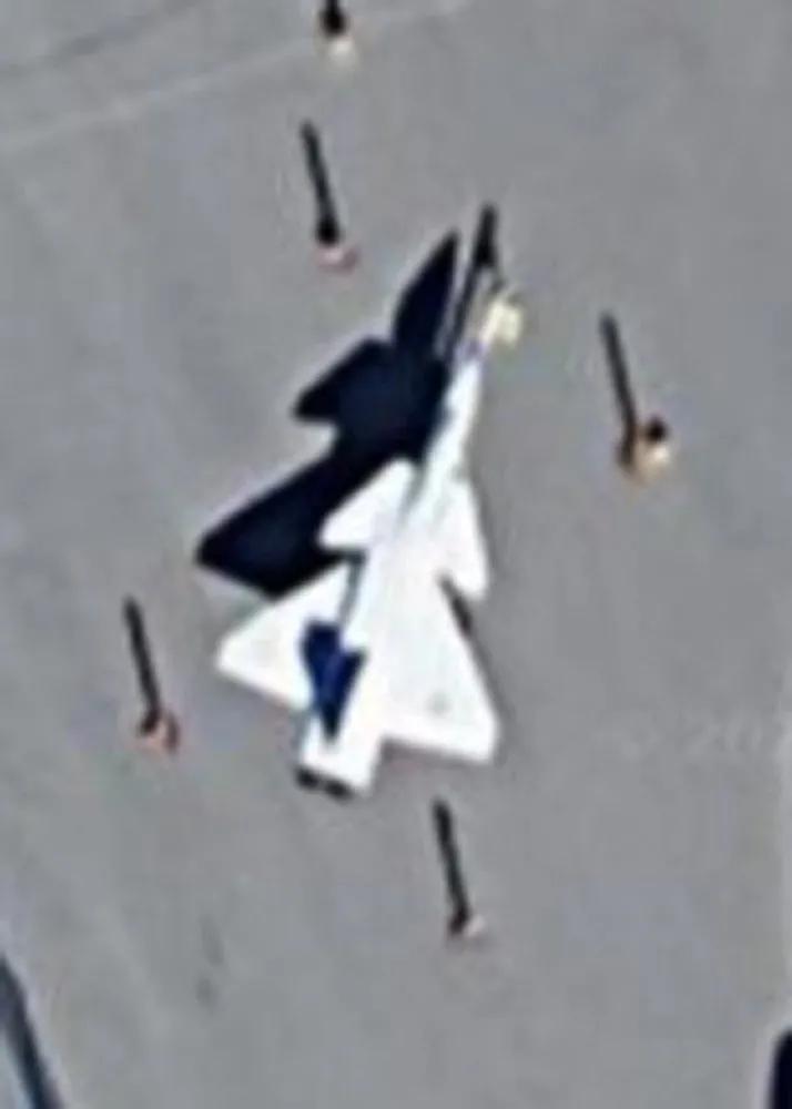 美国b-2轰炸机驾驶舱里面有什么,美国b-2轰炸机隐身视频