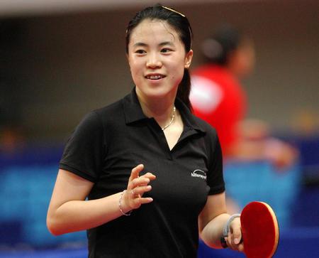 女承母业？国乒大满贯得主陪女儿乒乓球特训，有爱互动萌出天际