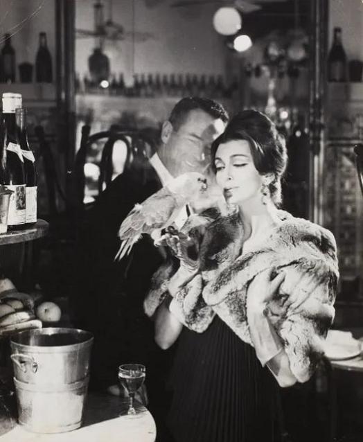 超模女王卡门：三次婚姻不幸，83岁有小鲜肉男友，89岁还上台走秀