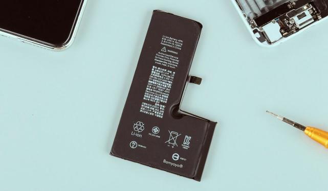 为什么iphone用三年了还会卡,iphonexs还可以使用几年