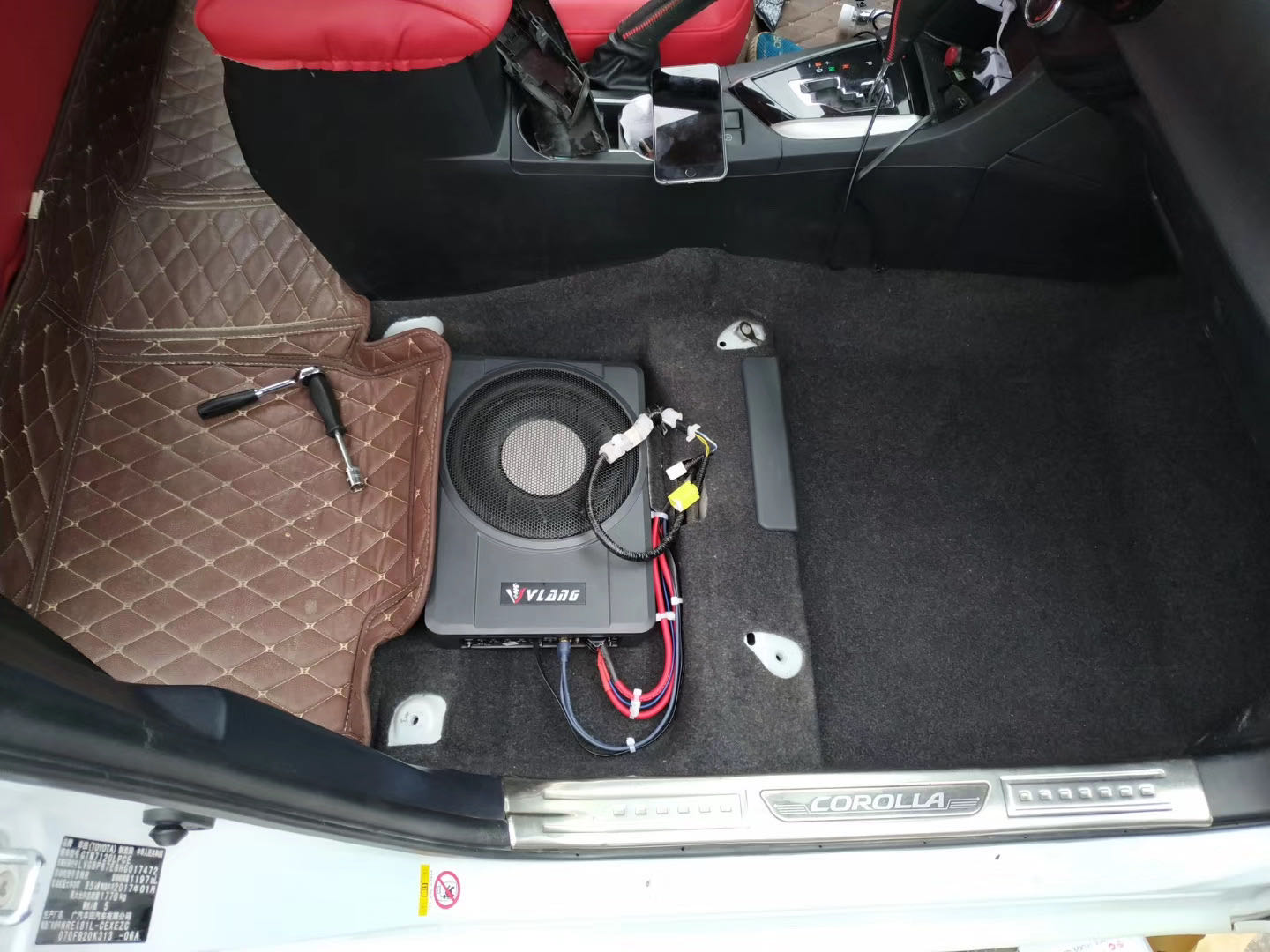 同村老表想升级音响,要能听能炸不占空间还要原车风格