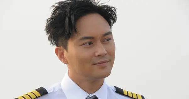 弃做年入过亿的综艺咖,张智霖夫妻决定返港,受刺激了?