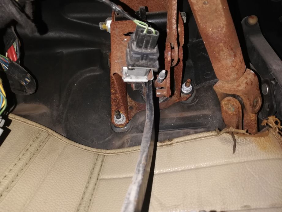 自动挡汽车从p挡拉到d挡一拉到底,自动挡从p挡挂到d挡很重