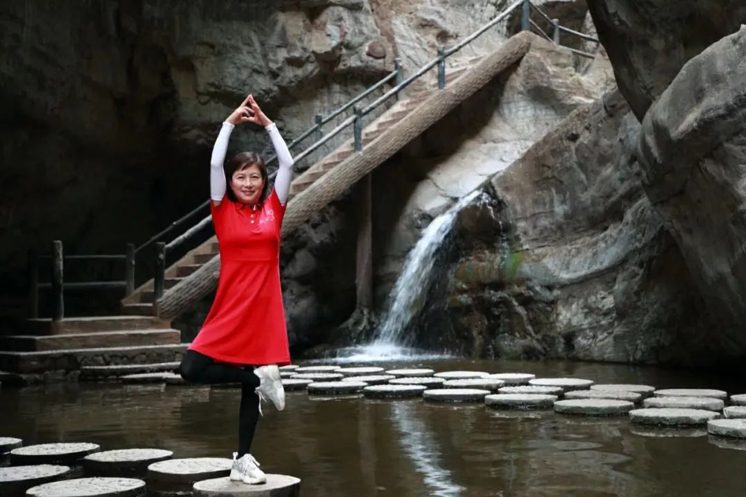 全国单脚跳冠军,单脚站立大赛最好成绩