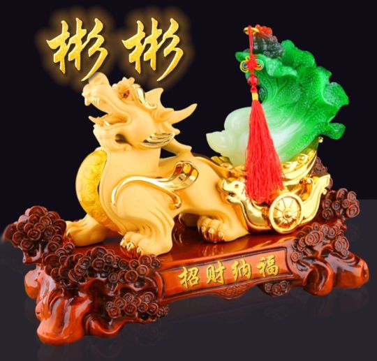 招财辟邪金色貔貅头像,背上有金元宝的貔貅招财纳福