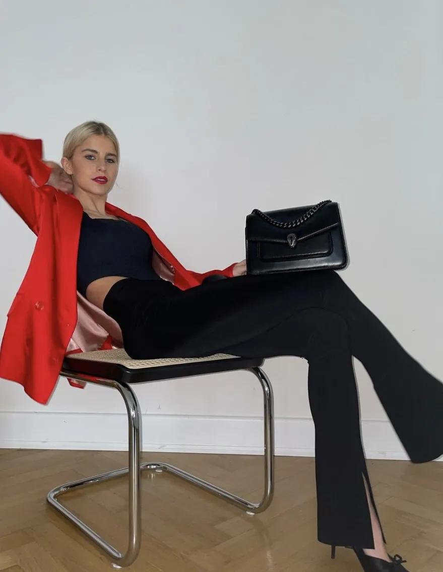 马蹄裤和喇叭马蹄裤哪个更显腿长,高腰显瘦马蹄裤